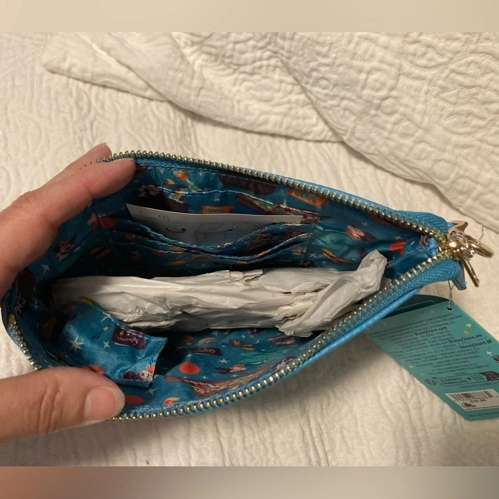 Disneys Play in the Park  Light up Wristlet - Picture 10 of 13